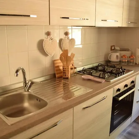 Chicca Sotto La Torre Apartamento *